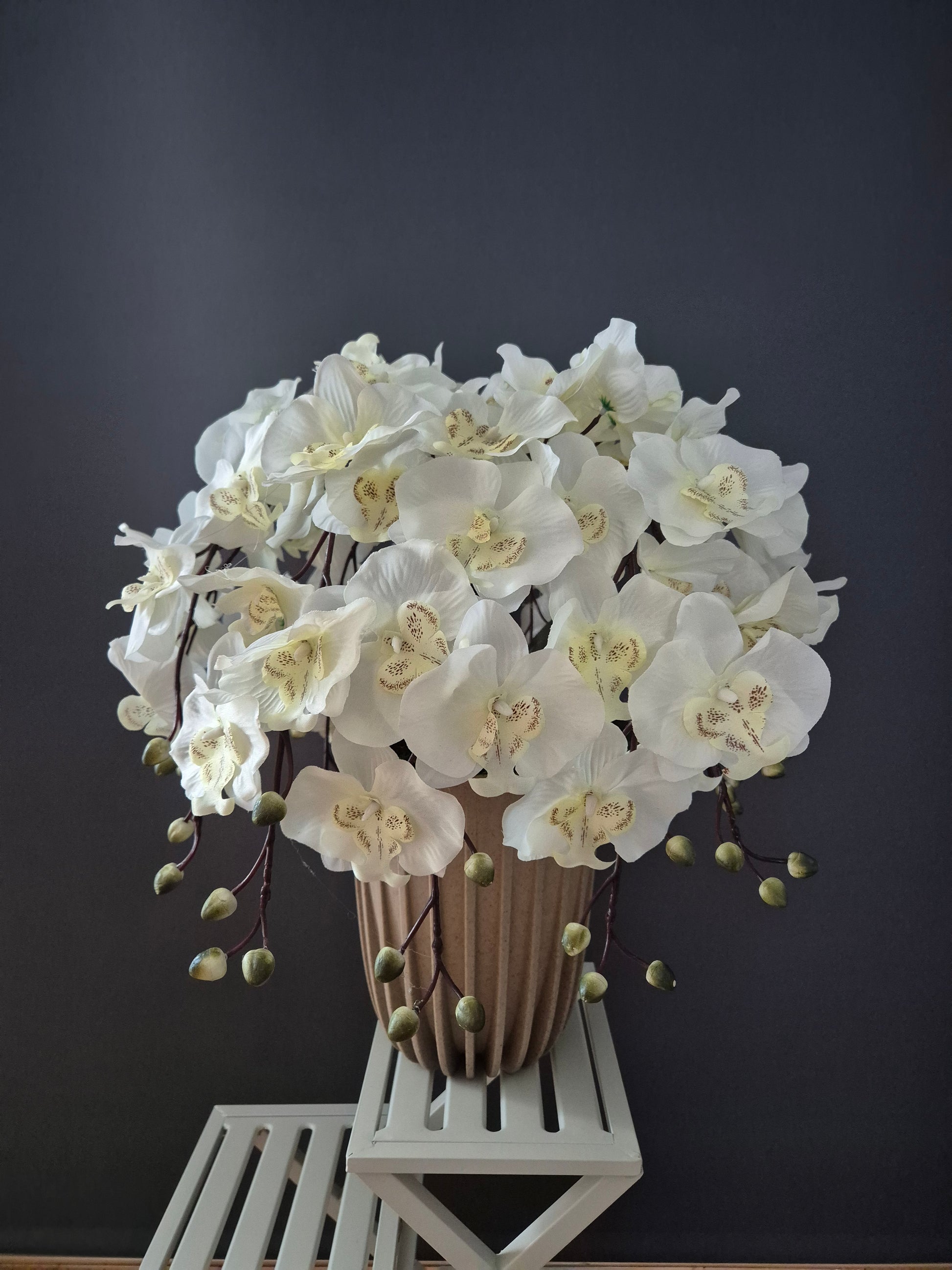 Witte Sereniteit Orchideeëndecoratie