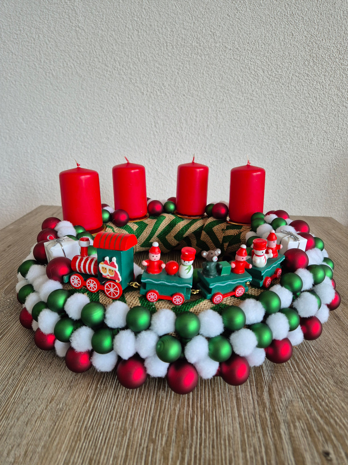 Handgemaakte adventskrans – Limited Edition met kersttrein
