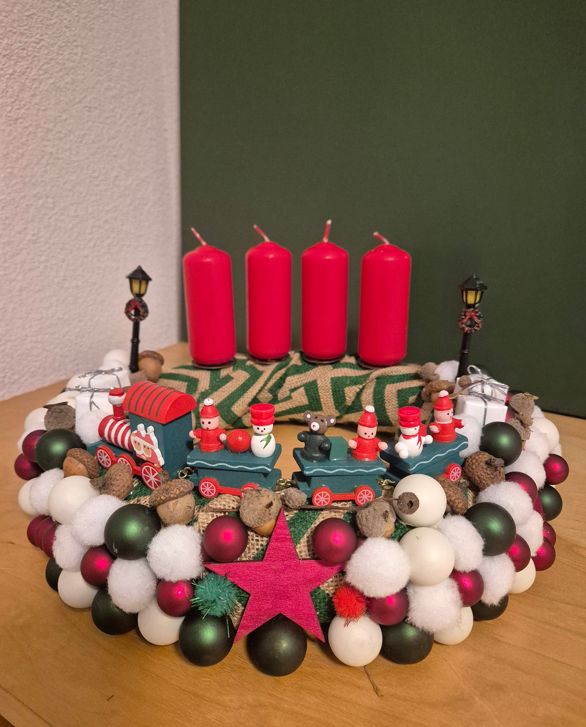 Handgemaakte adventskrans – Limited Edition met kersttrein