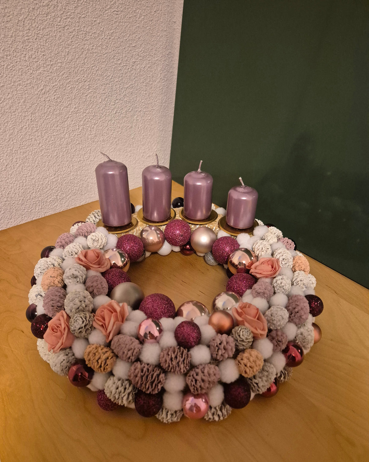 Handgemaakte adventskrans- Bloemen